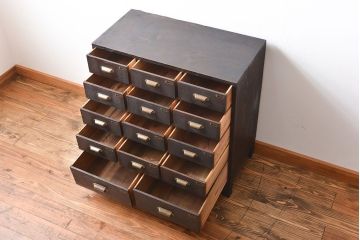 アンティーク家具　アンティーク　ネームプレート付き　脚付き14杯引き出し