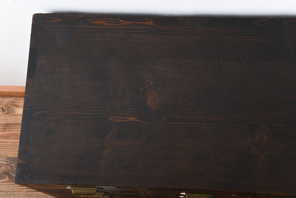 アンティーク家具　アンティーク　ネームプレート付き　脚付き14杯引き出し