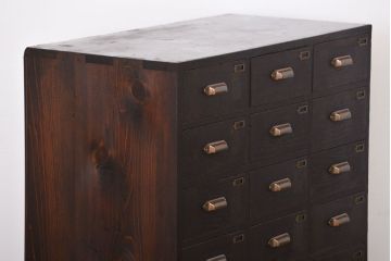 アンティーク家具　アンティーク　ネームプレート付き　脚付き14杯引き出し