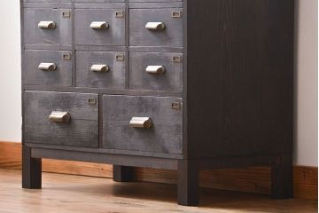 アンティーク家具　アンティーク　ネームプレート付き　脚付き14杯引き出し