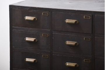 アンティーク家具　アンティーク　ネームプレート付き　脚付き14杯引き出し