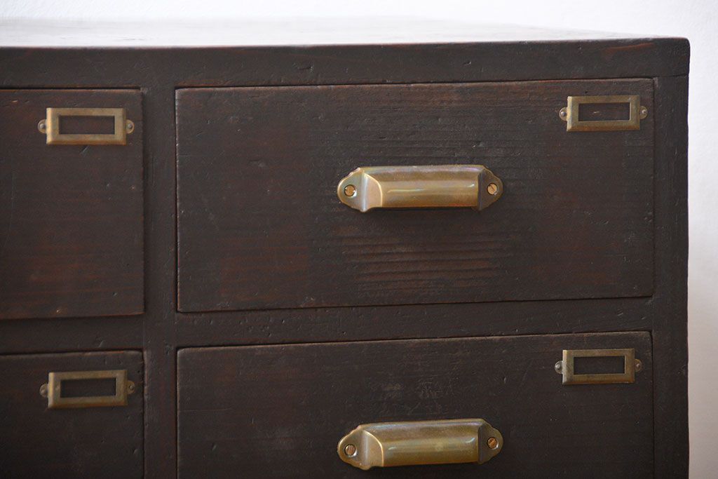 アンティーク家具　アンティーク　ネームプレート付き　脚付き14杯引き出し