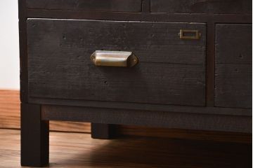 アンティーク家具　アンティーク　ネームプレート付き　脚付き14杯引き出し