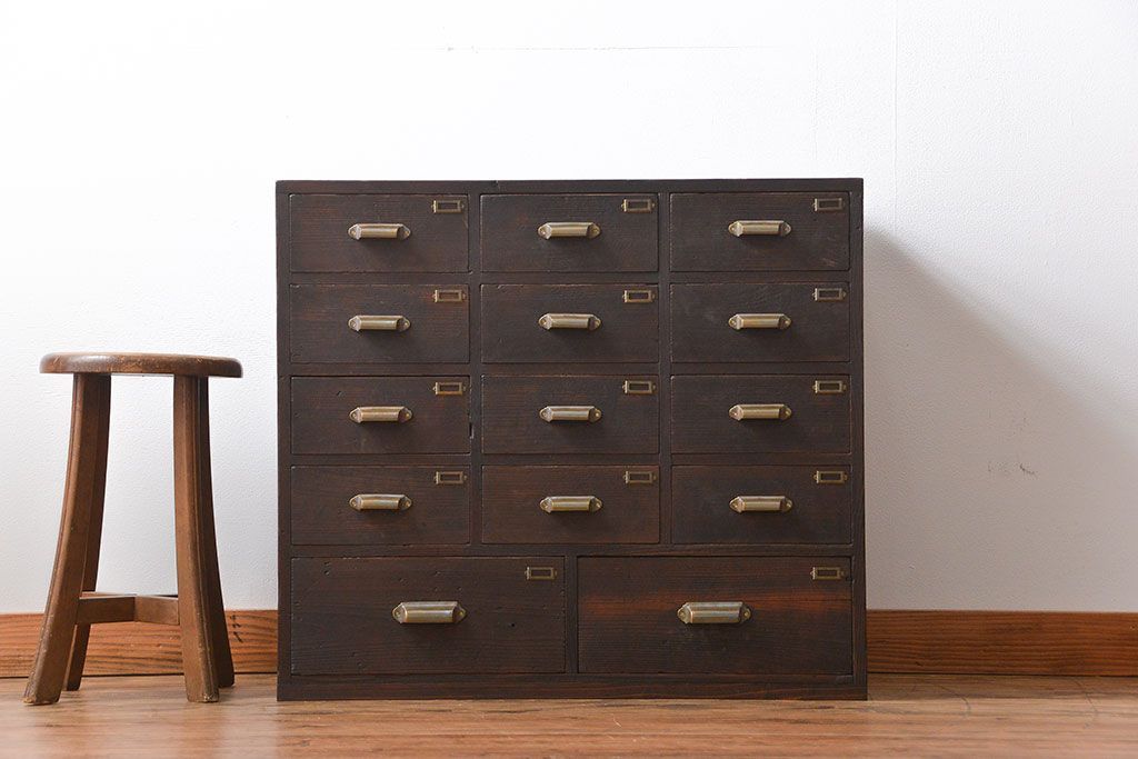 アンティーク家具　アンティーク　ネームプレート付き　14杯引き出し