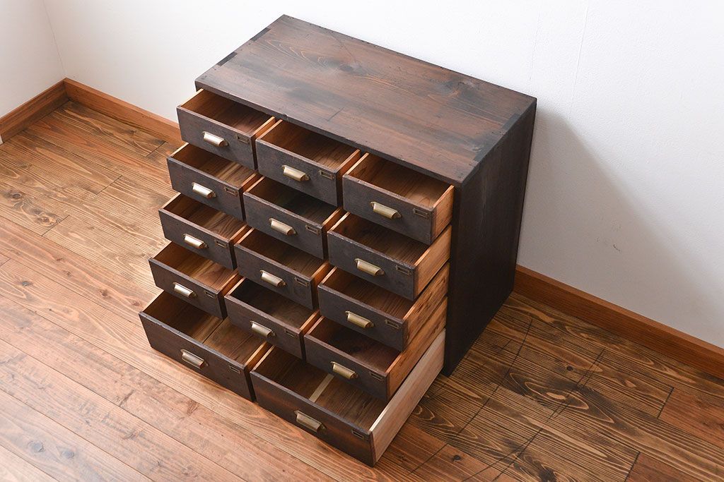 アンティーク家具　アンティーク　ネームプレート付き　14杯引き出し