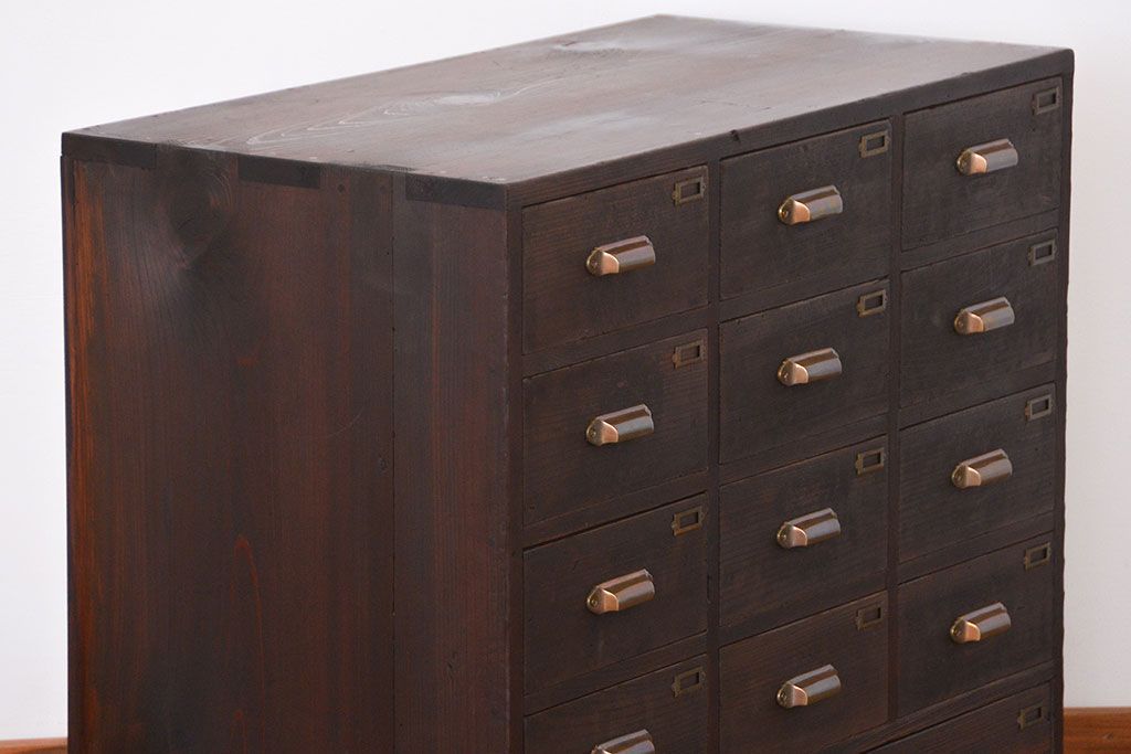 アンティーク家具　アンティーク　ネームプレート付き　14杯引き出し