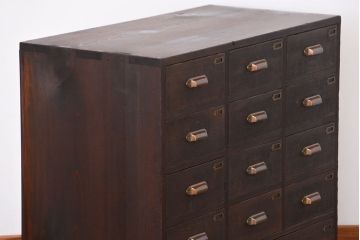 アンティーク家具　アンティーク　ネームプレート付き　14杯引き出し