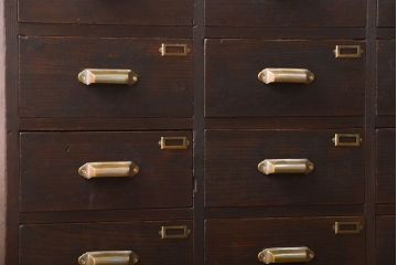 アンティーク家具　アンティーク　ネームプレート付き　14杯引き出し