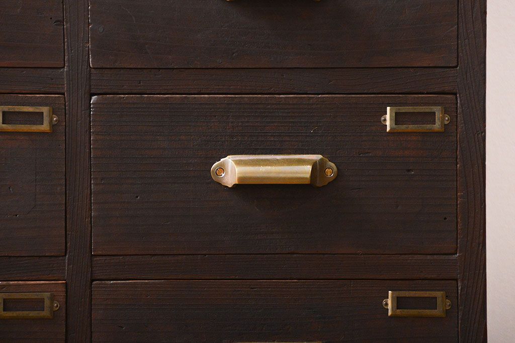 アンティーク家具　アンティーク　ネームプレート付き　14杯引き出し