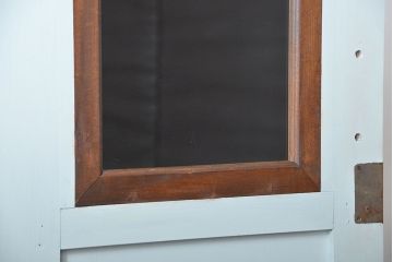 アンティーク家具　アンティークペイント　ガラスの取っ手付きワードローブ