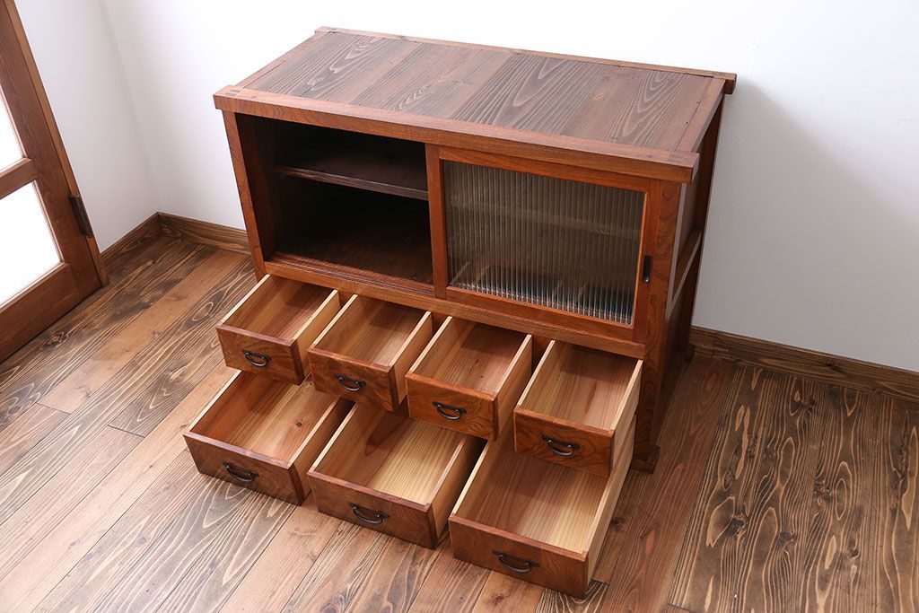 アンティーク家具　7杯引き出し付き　欅材のガラス戸収納棚
