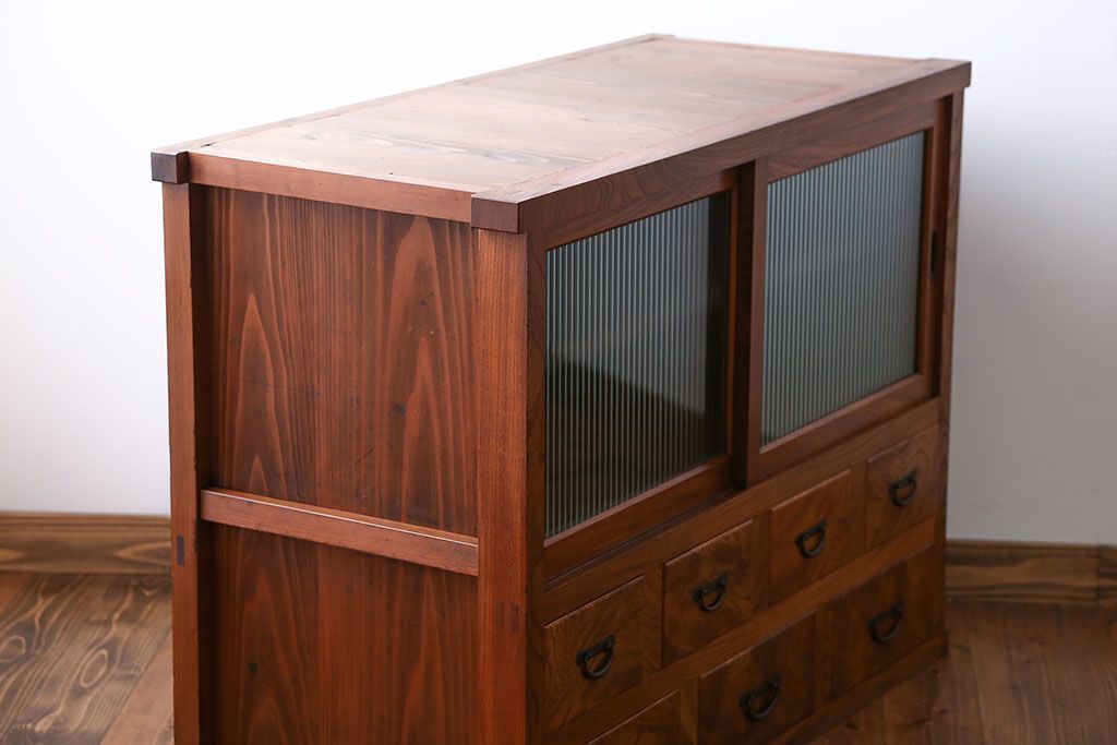 アンティーク家具　7杯引き出し付き　欅材のガラス戸収納棚