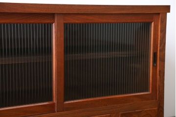 アンティーク家具　7杯引き出し付き　欅材のガラス戸収納棚