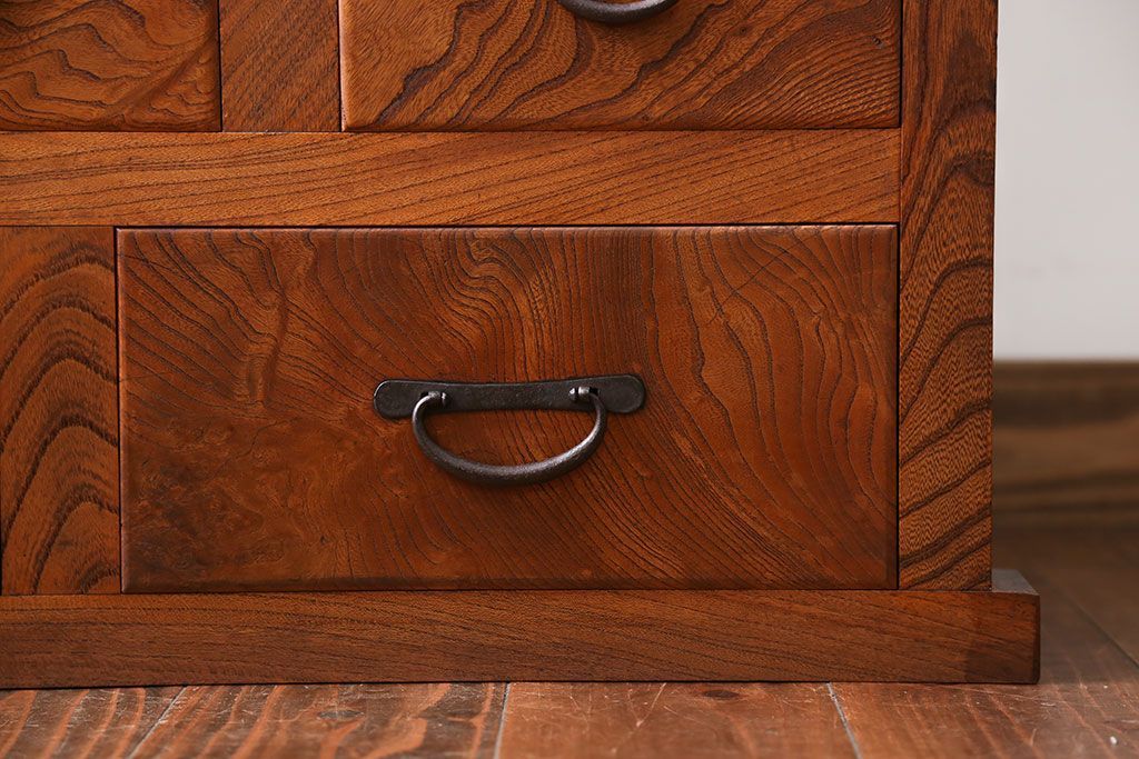 アンティーク家具　7杯引き出し付き　欅材のガラス戸収納棚