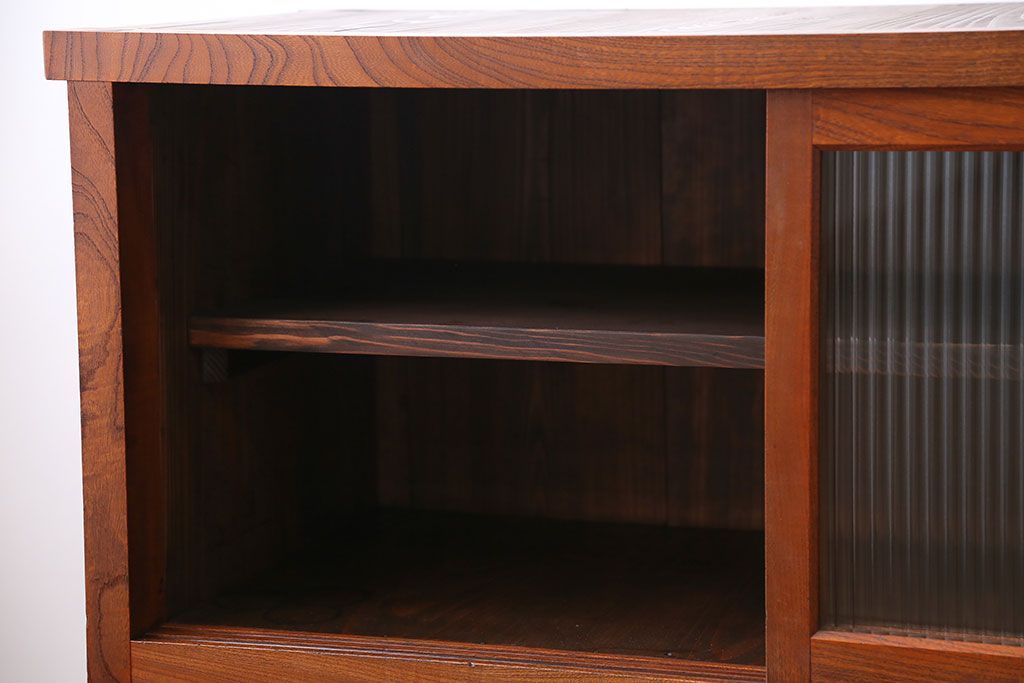 アンティーク家具　7杯引き出し付き　欅材のガラス戸収納棚