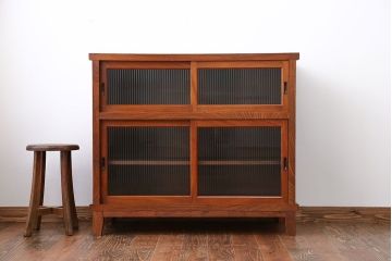 レトロ家具　昭和レトロ　欅材　モールガラス入り脚付き戸棚