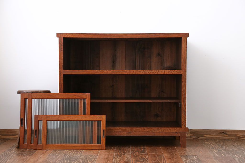レトロ家具　昭和レトロ　欅材　モールガラス入り脚付き戸棚