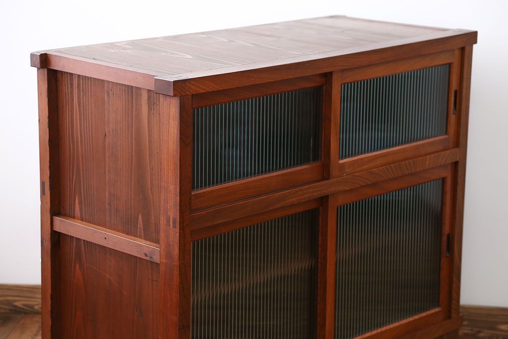 レトロ家具　昭和レトロ　欅材　モールガラス入り脚付き戸棚