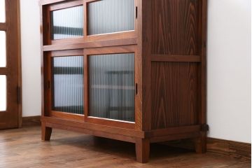 レトロ家具　昭和レトロ　欅材　モールガラス入り脚付き戸棚