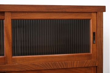 レトロ家具　昭和レトロ　欅材　モールガラス入り脚付き戸棚