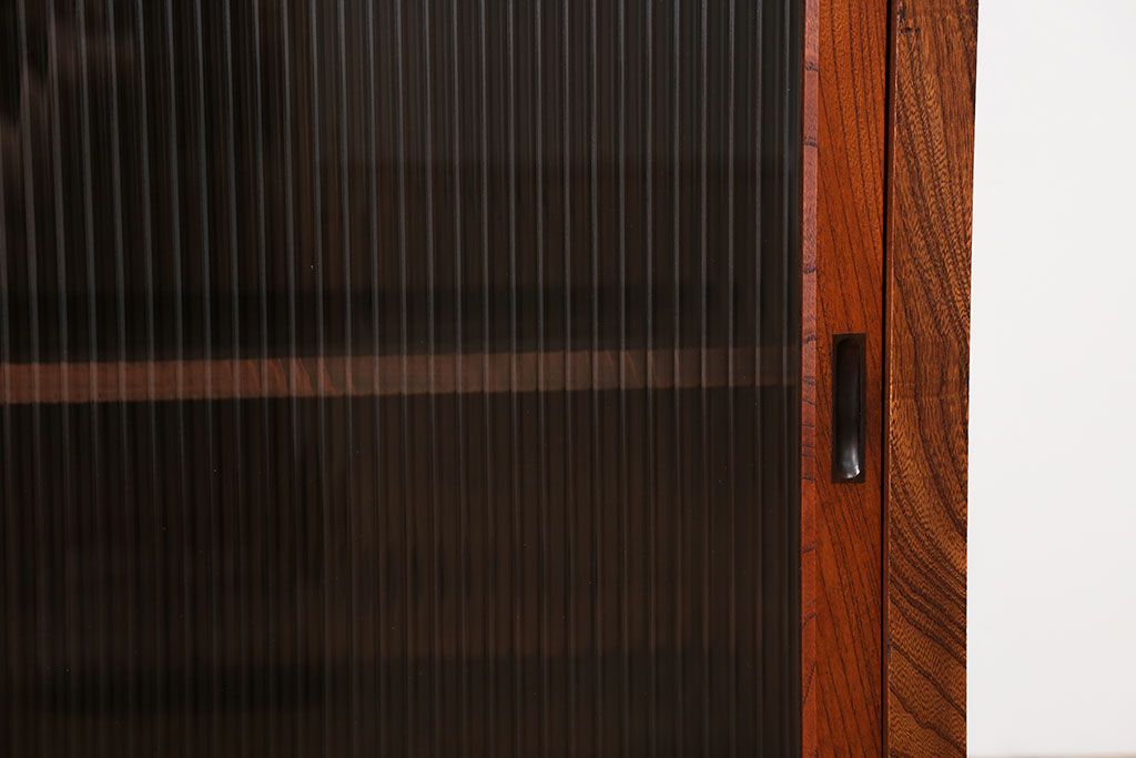 レトロ家具　昭和レトロ　欅材　モールガラス入り脚付き戸棚