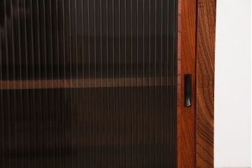 レトロ家具　昭和レトロ　欅材　モールガラス入り脚付き戸棚