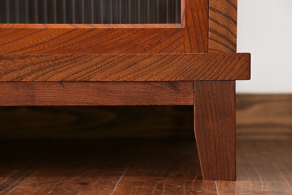 レトロ家具　昭和レトロ　欅材　モールガラス入り脚付き戸棚