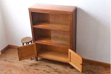 アンティーク家具　イギリスアンティーク　オーク材　脚付きブックケース