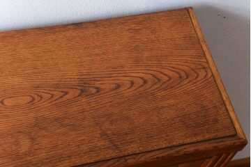 アンティーク家具　イギリスアンティーク　オーク材　脚付きブックケース