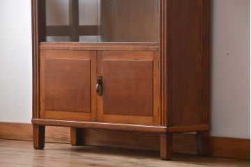 アンティーク家具　イギリスアンティーク　オーク材　脚付きブックケース