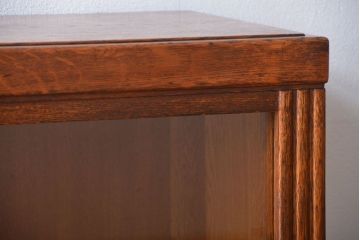 アンティーク家具　イギリスアンティーク　オーク材　脚付きブックケース