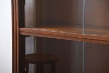 アンティーク家具　イギリスアンティーク　オーク材　脚付きブックケース