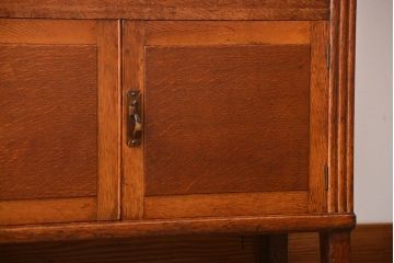 アンティーク家具　イギリスアンティーク　オーク材　脚付きブックケース