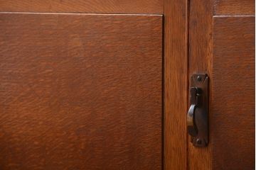 アンティーク家具　イギリスアンティーク　オーク材　脚付きブックケース