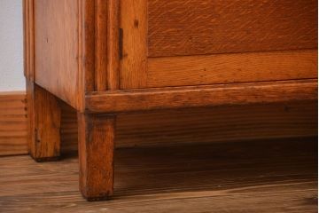 アンティーク家具　イギリスアンティーク　オーク材　脚付きブックケース