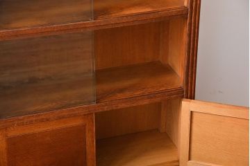 アンティーク家具　イギリスアンティーク　オーク材　脚付きブックケース