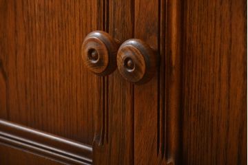アンティーク家具　イギリスアンティーク　アーコール　収納棚