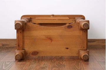 ヴィンテージ家具　イギリスビンテージ　パイン材　サイドテーブル