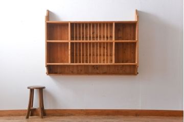 アンティーク家具　イギリスアンティーク　パイン材の壁掛けキャビネット