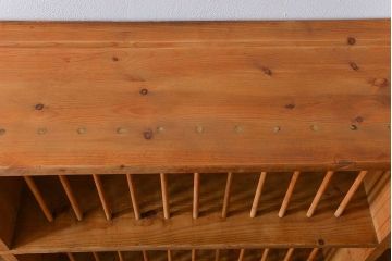 アンティーク家具　イギリスアンティーク　パイン材の壁掛けキャビネット