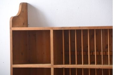 アンティーク家具　イギリスアンティーク　パイン材の壁掛けキャビネット