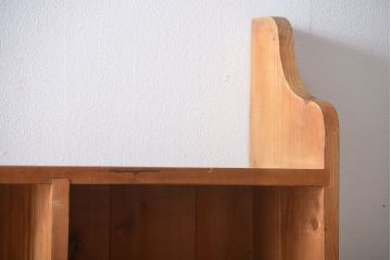 アンティーク家具　イギリスアンティーク　パイン材の壁掛けキャビネット