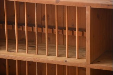 アンティーク家具　イギリスアンティーク　パイン材の壁掛けキャビネット