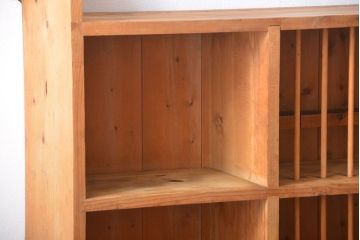 アンティーク家具　イギリスアンティーク　パイン材の壁掛けキャビネット