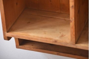 アンティーク家具　イギリスアンティーク　パイン材の壁掛けキャビネット