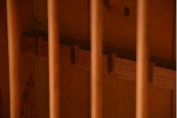 アンティーク家具　イギリスアンティーク　パイン材の壁掛けキャビネット