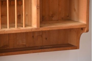 アンティーク家具　イギリスアンティーク　パイン材の壁掛けキャビネット