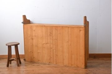 アンティーク家具　イギリスアンティーク　パイン材の壁掛けキャビネット