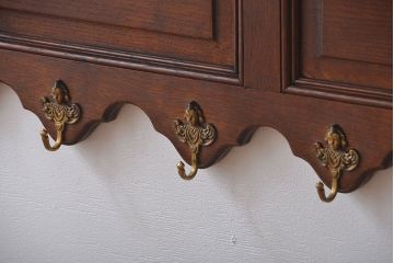 アンティーク家具　イギリスアンティーク　天使のフックのウォールラック