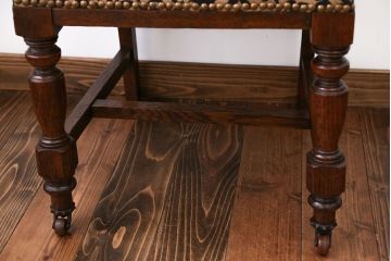 アンティーク家具　イギリスアンティーク　オーク材　キャスター付きチェア